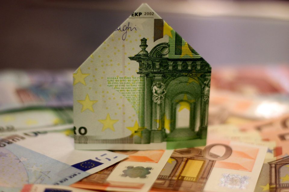 Jak bezpiecznie kupić nieruchomość obciążoną kredytem hipotecznym?