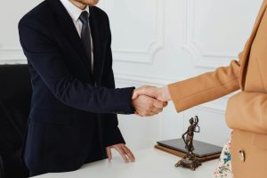 Wpis spadkobierców do księgi wieczystej – wniosek złoży notariusz