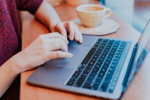 E-wniosek o wpis w księdze wieczystej oraz hybrydowe akta księgi wieczystej – co zmieni projekt UD407?